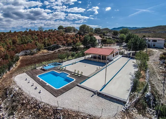 Poljicko Imanje * Donji Dolac